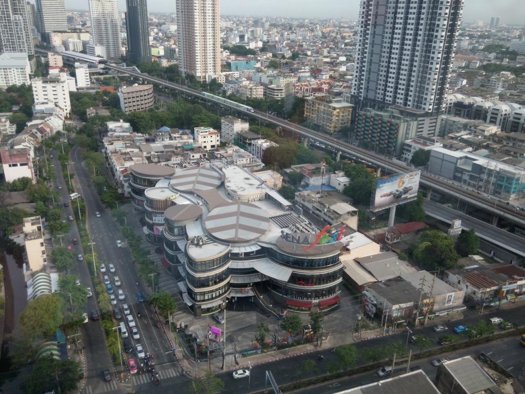 Baan Sathorn Riverfront Bangkok Esterno foto