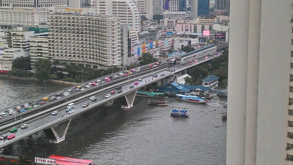 Baan Sathorn Riverfront Bangkok Esterno foto