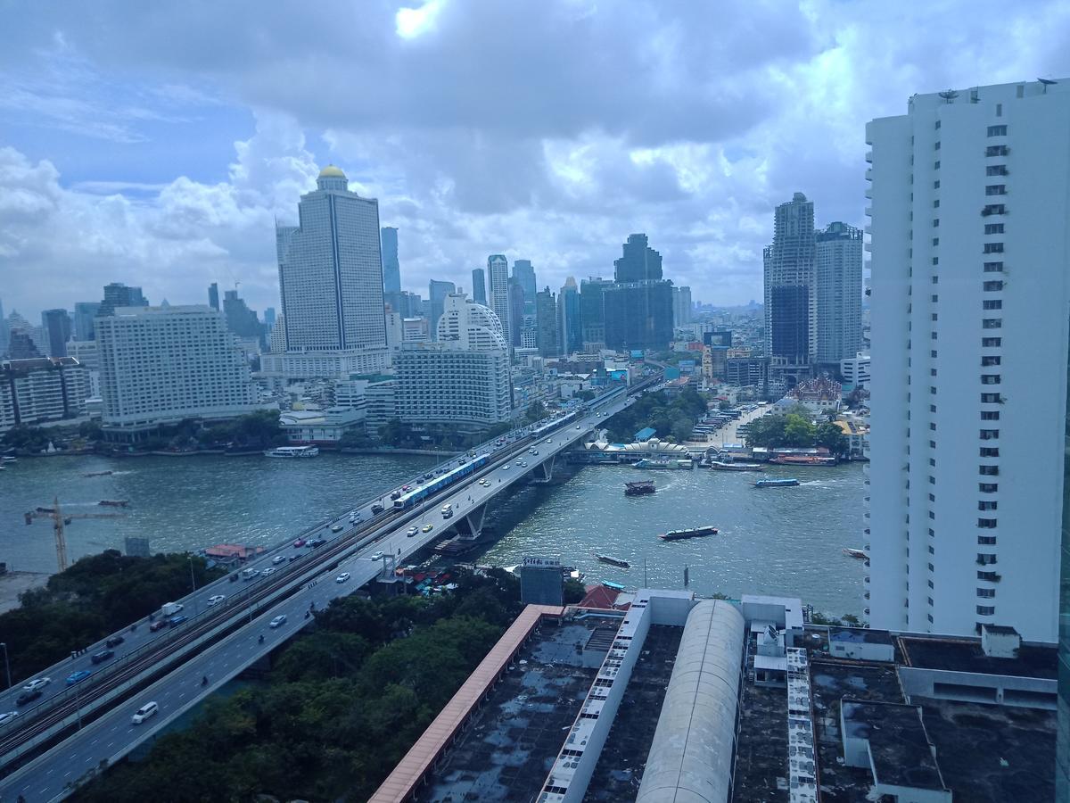 Baan Sathorn Riverfront Bangkok Esterno foto