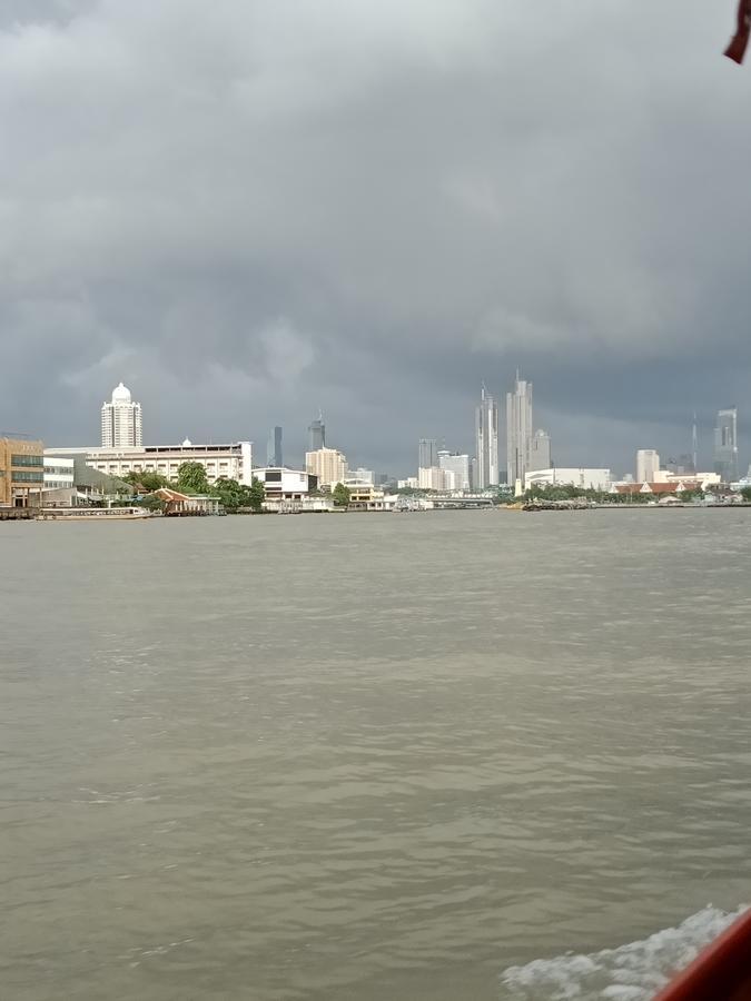 Baan Sathorn Riverfront Bangkok Esterno foto
