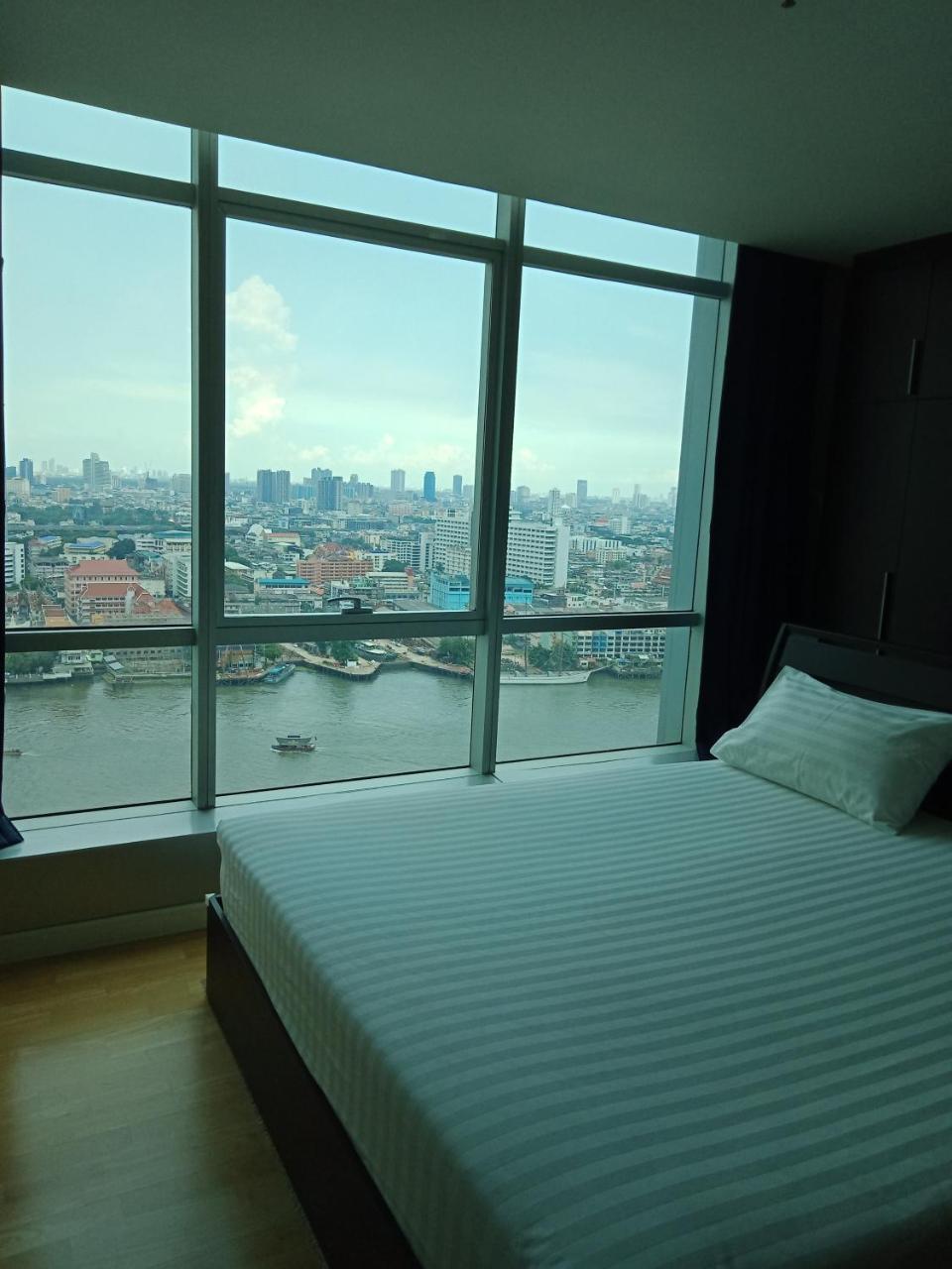 Baan Sathorn Riverfront Bangkok Esterno foto