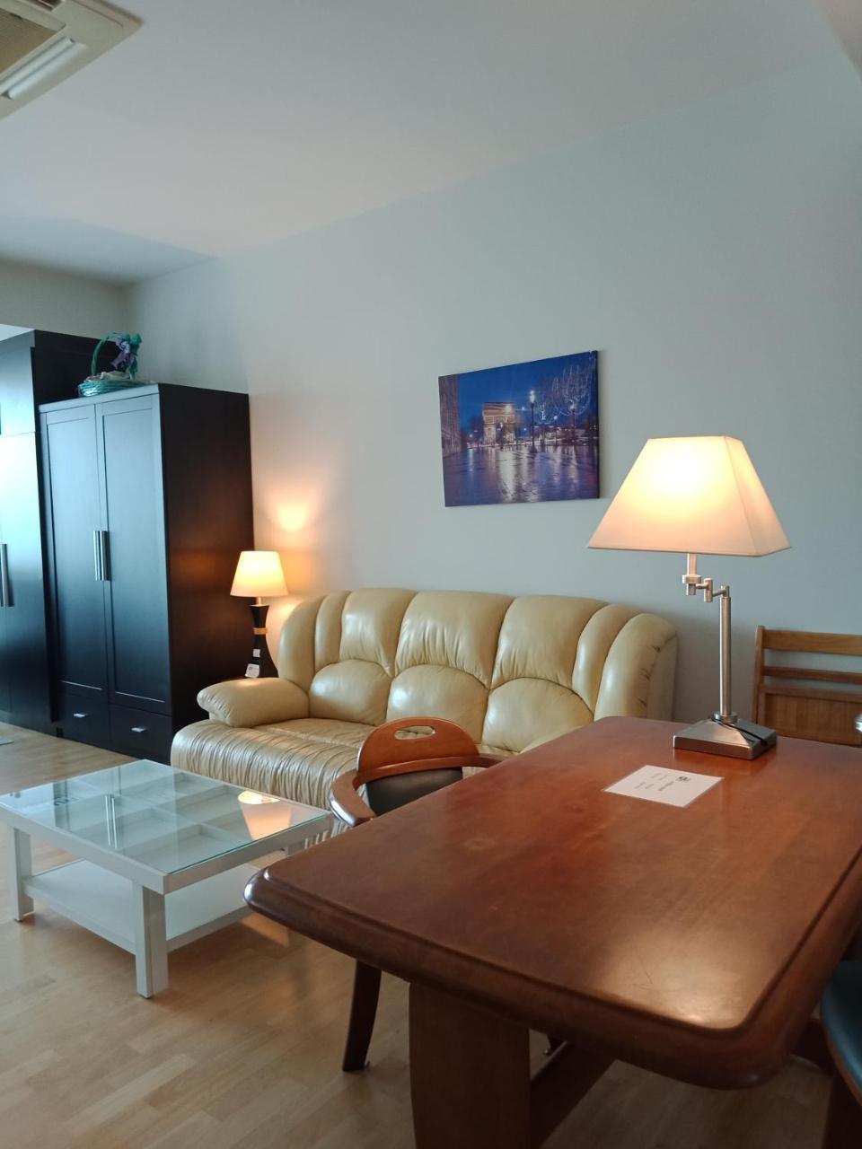 Baan Sathorn Riverfront Bangkok Esterno foto