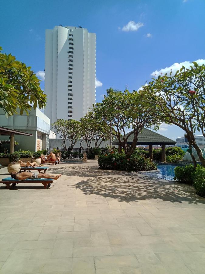 Baan Sathorn Riverfront Bangkok Esterno foto